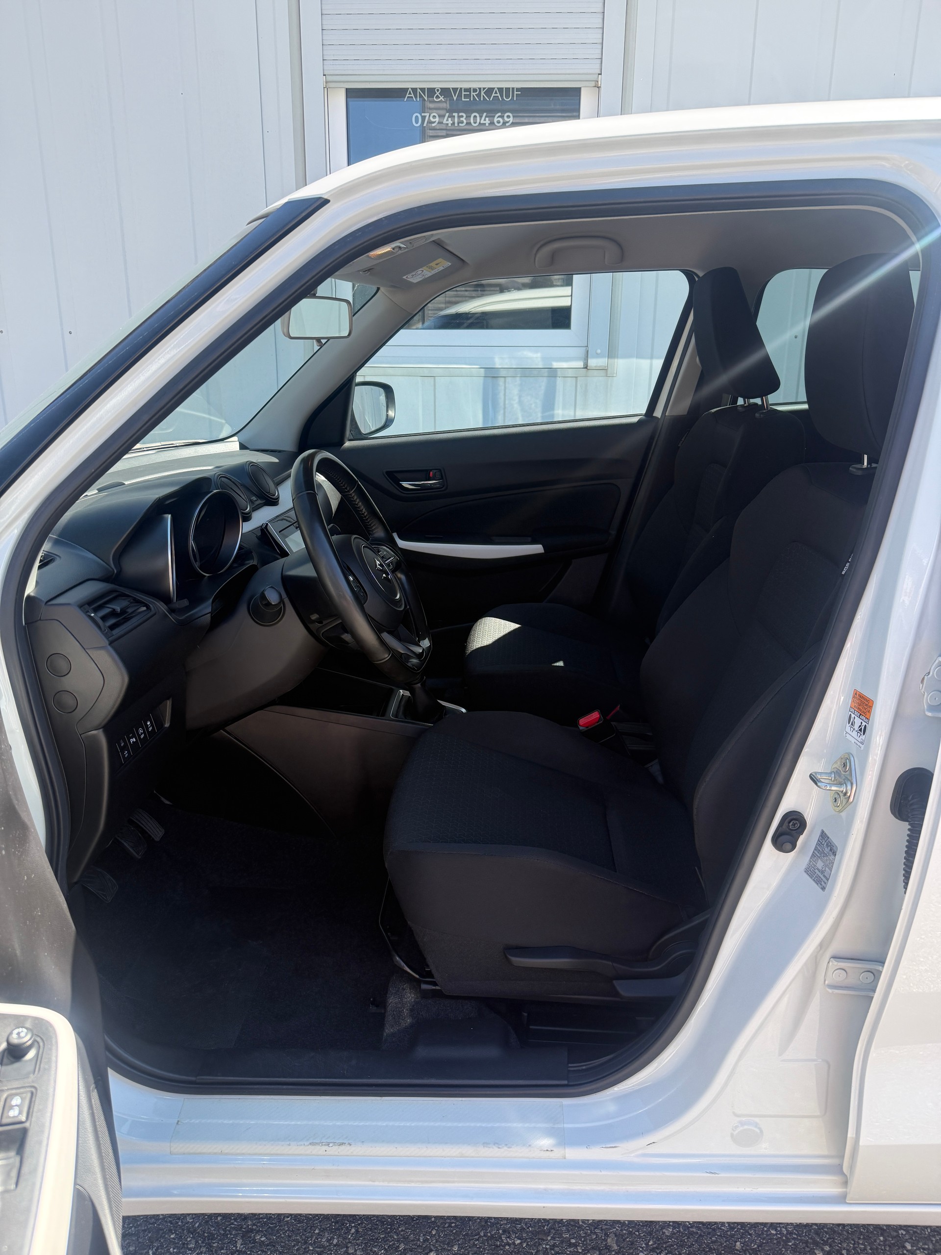 SUZUKI Swift 1.2i Piz Sulai Top Hybrid Allgrip 4x4 *1. HAND* KLIMA* LED* DAB**-image-11
