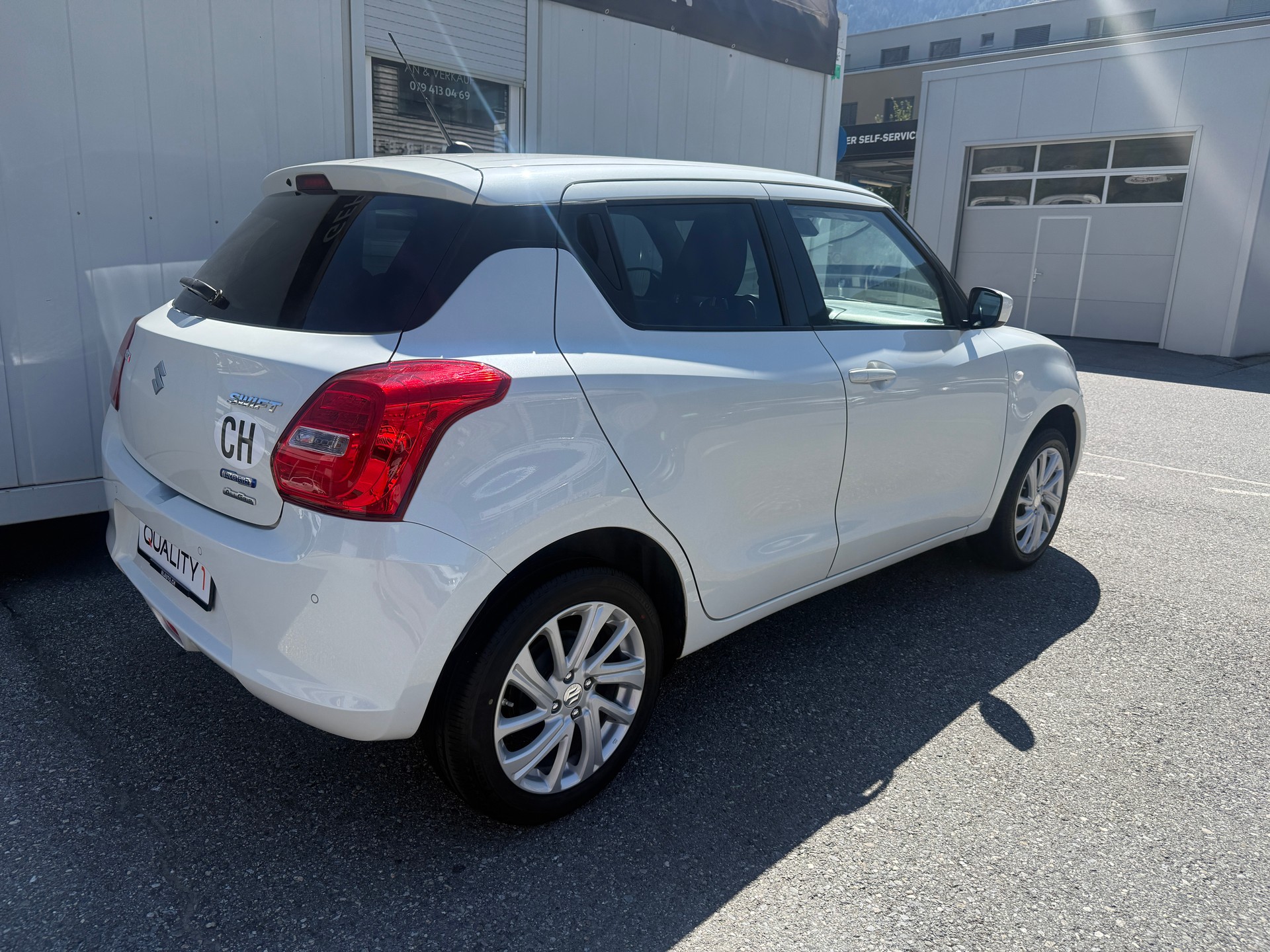 SUZUKI Swift 1.2i Piz Sulai Top Hybrid Allgrip 4x4 *1. HAND* KLIMA* LED* DAB**-image-3