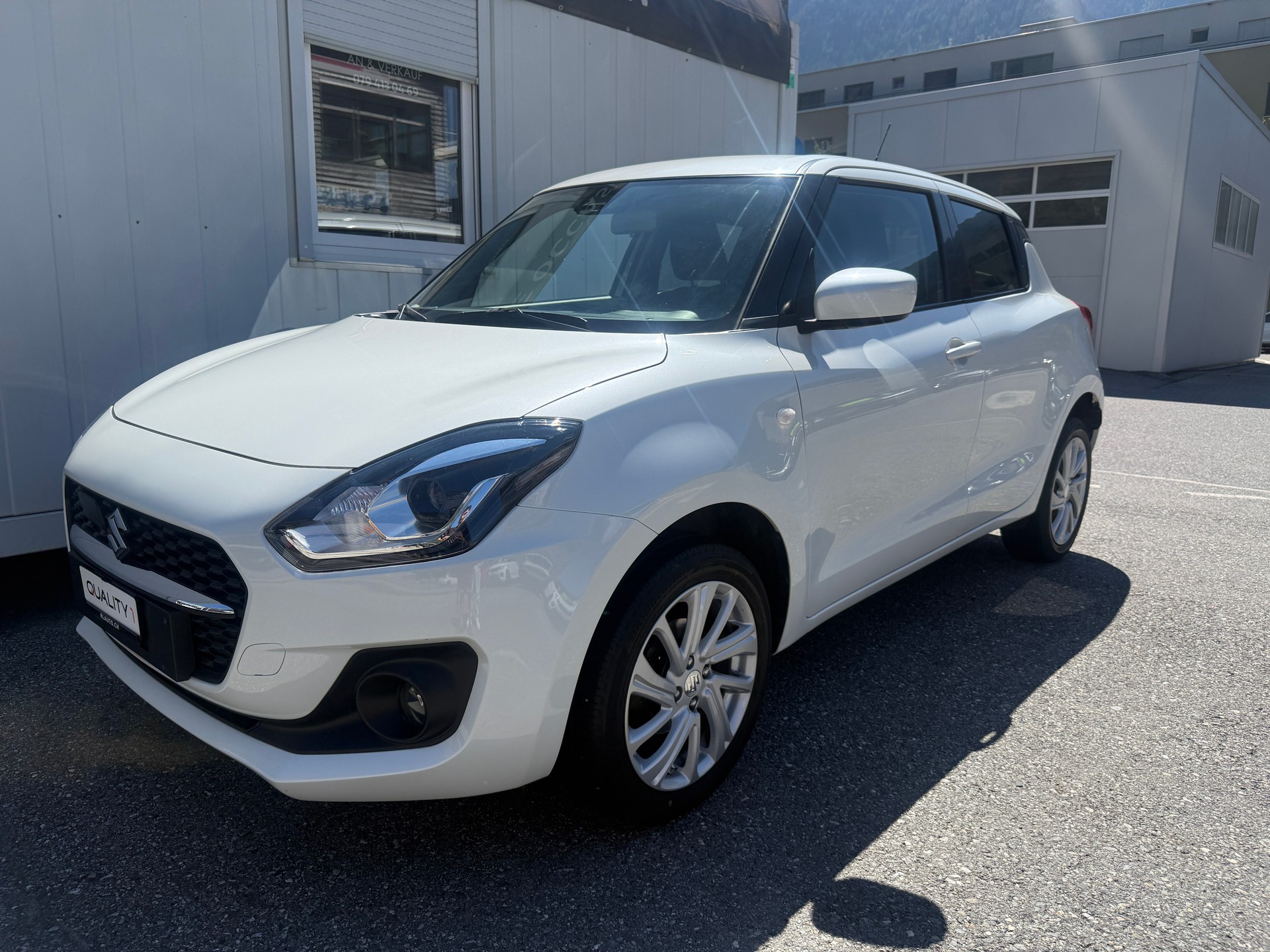 SUZUKI Swift 1.2i Piz Sulai Top Hybrid Allgrip 4x4 *1. HAND* KLIMA* LED* DAB**-image-8