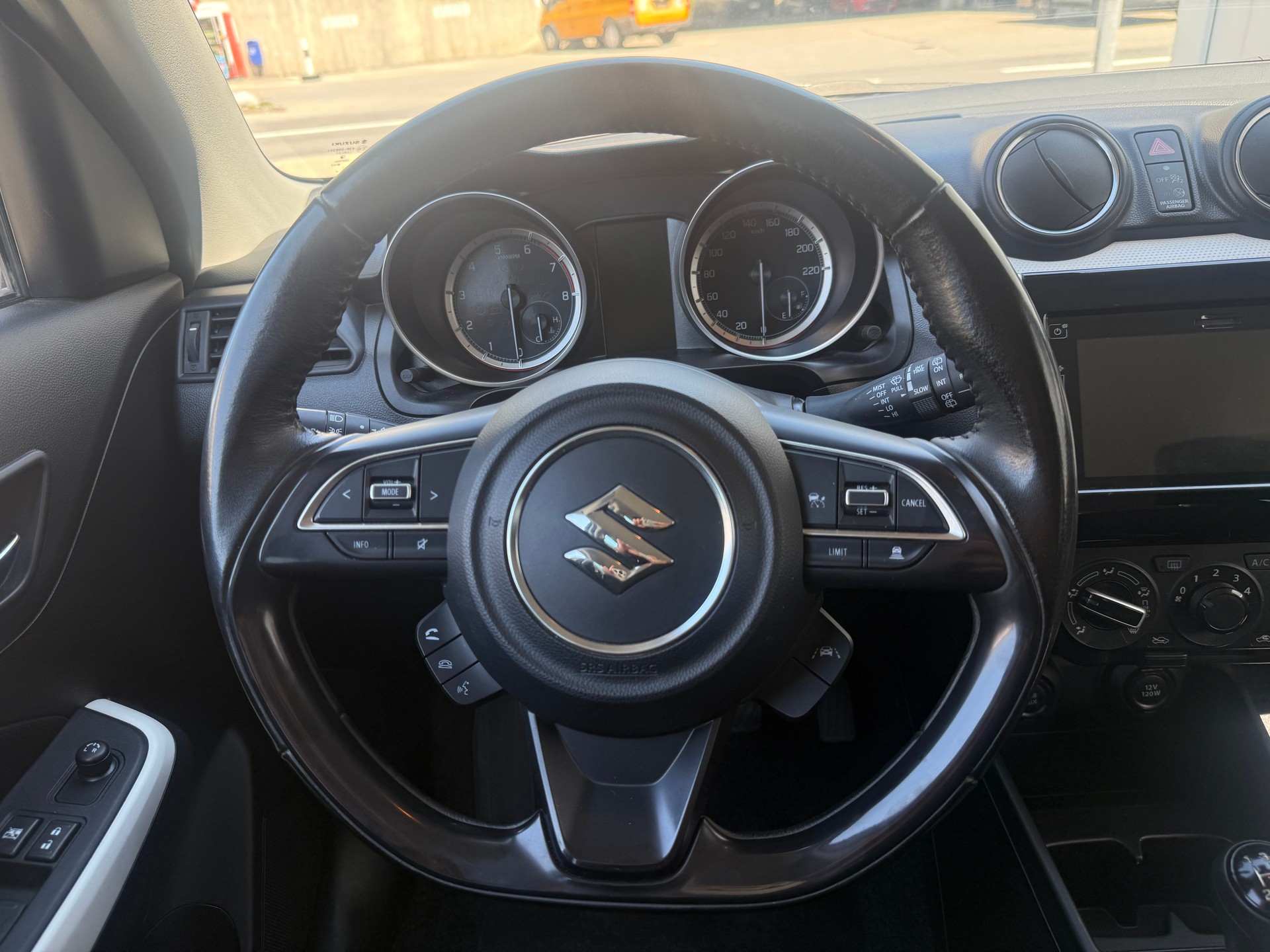 SUZUKI Swift 1.2i Piz Sulai Top Hybrid Allgrip 4x4 *1. HAND* KLIMA* LED* DAB**-image-16