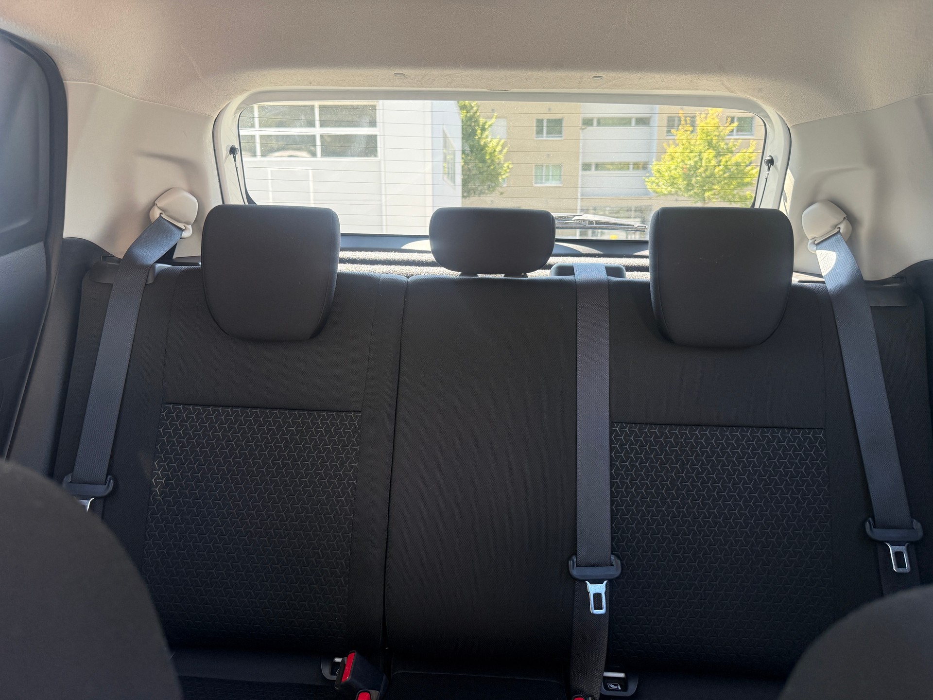 SUZUKI Swift 1.2i Piz Sulai Top Hybrid Allgrip 4x4 *1. HAND* KLIMA* LED* DAB**-image-17