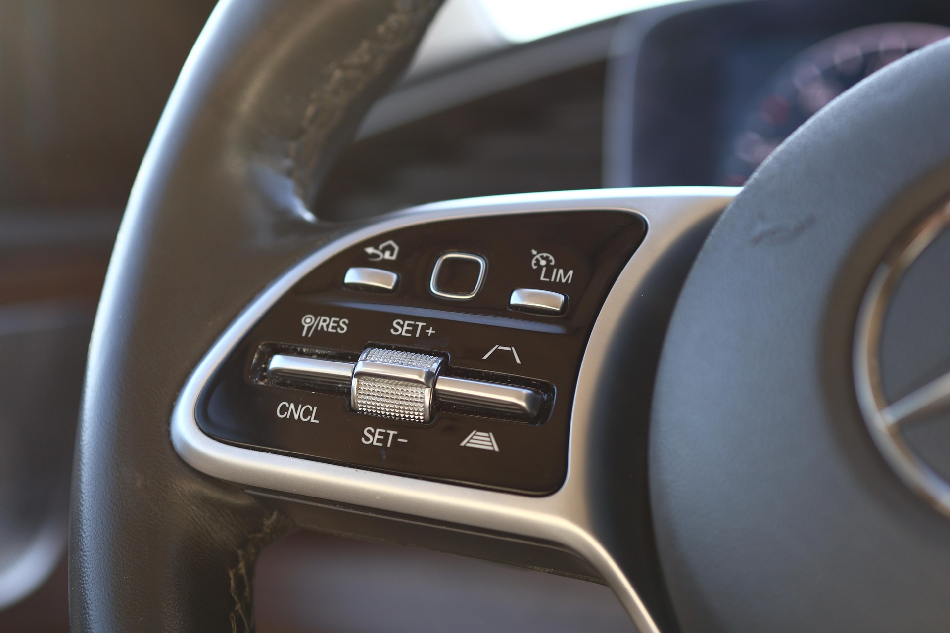 MERCEDES-BENZ GLE 350 d AMG Line 4matic-image-22