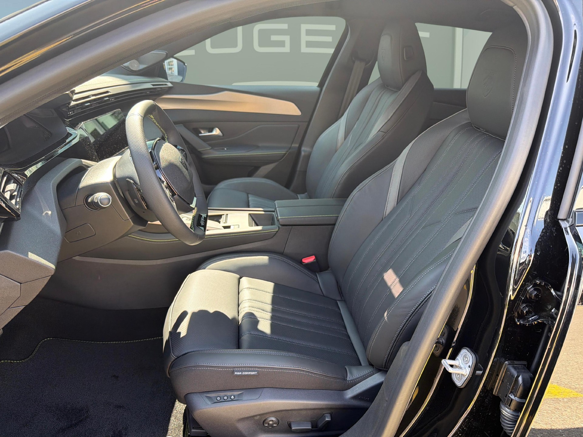 PEUGEOT 408 1.6 PHEV 240 GT Exclusive-image-8
