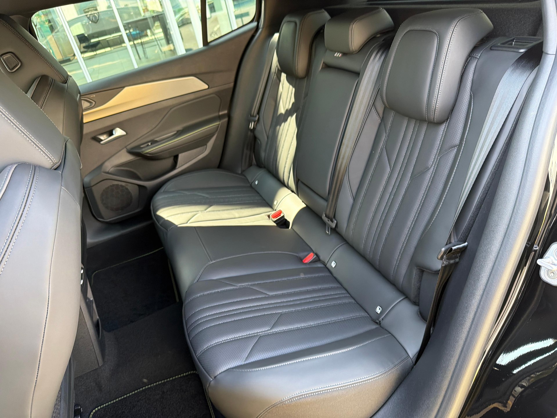 PEUGEOT 408 1.6 PHEV 240 GT Exclusive-image-11