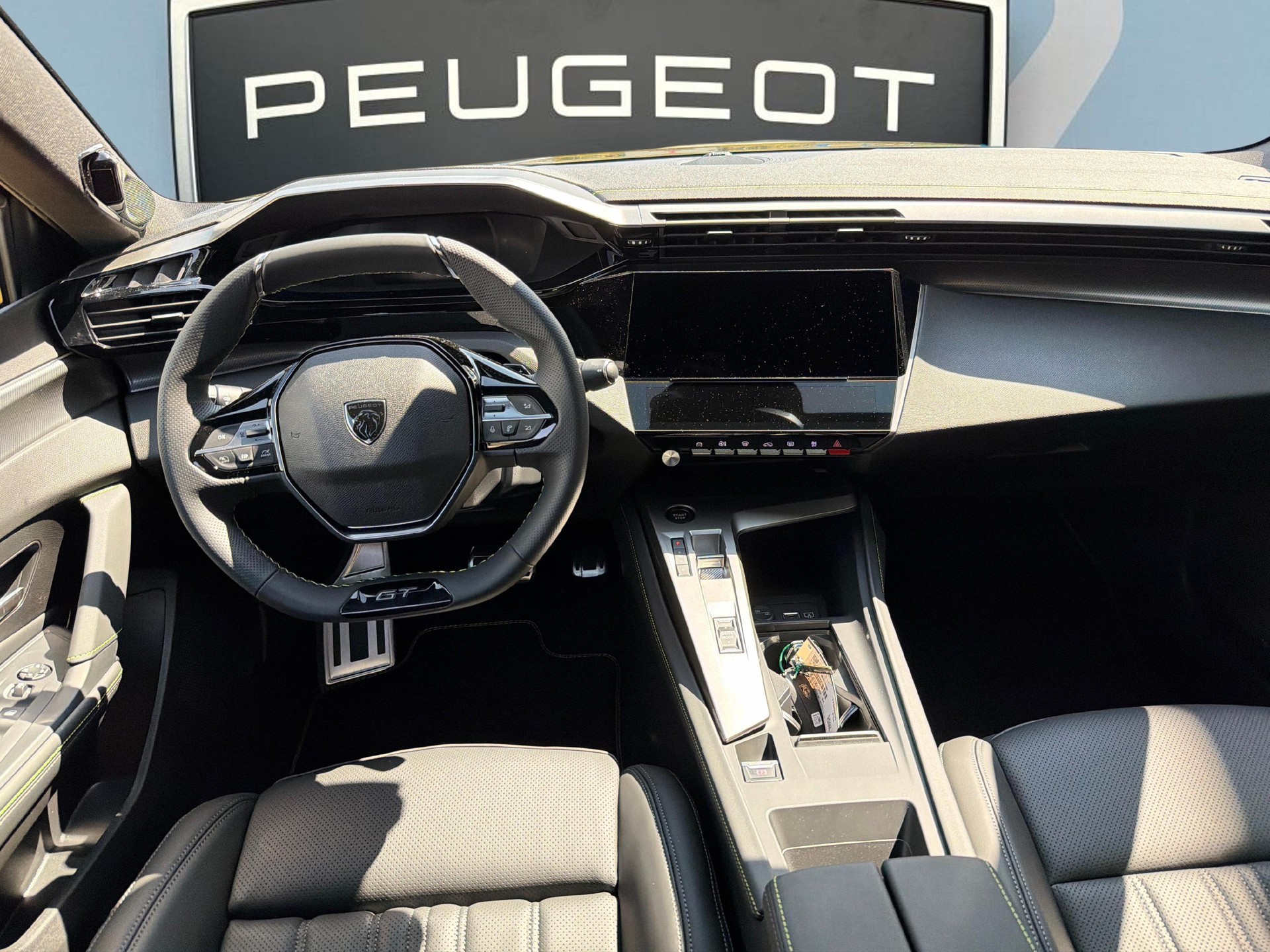 PEUGEOT 408 1.6 PHEV 240 GT Exclusive-image-9
