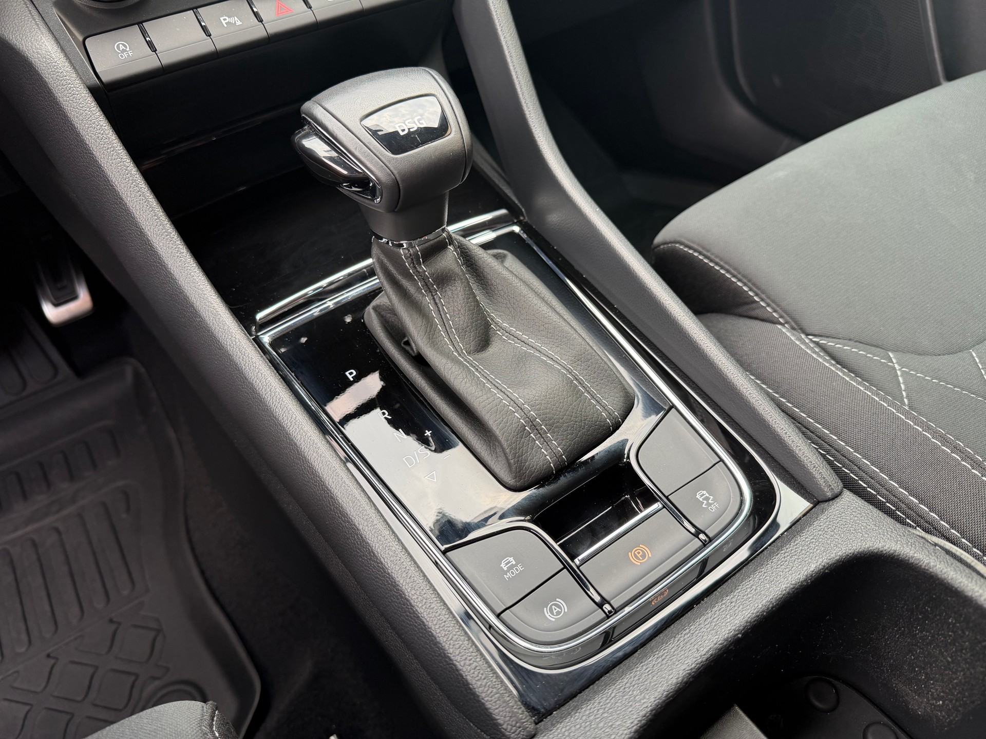 SKODA Karoq 1.5 TSI ACT SportLine DSG-image-24