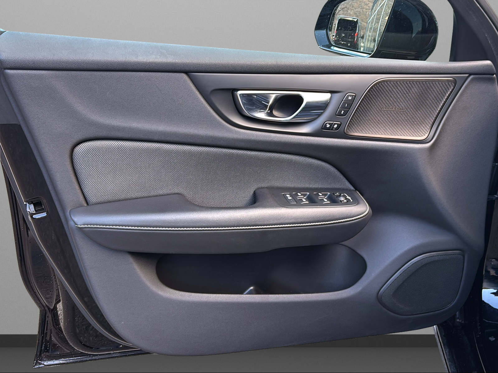 VOLVO V60 T6 eAWD Twin Engine R-Design Geartronic-image-15