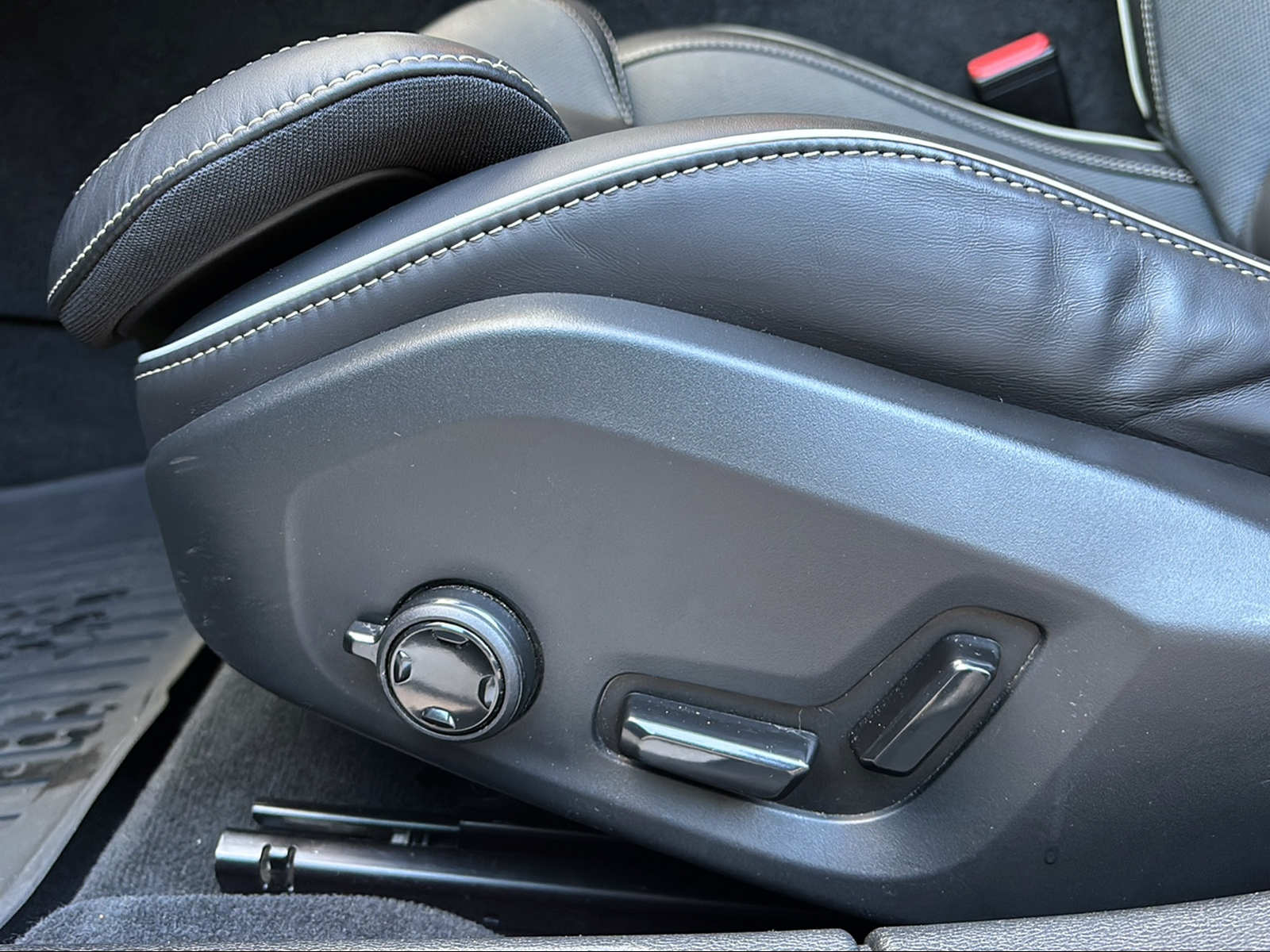 VOLVO V60 T6 eAWD Twin Engine R-Design Geartronic-image-17