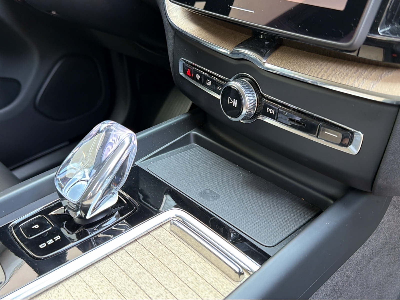 VOLVO V60 T6 eAWD Twin Engine R-Design Geartronic-image-11