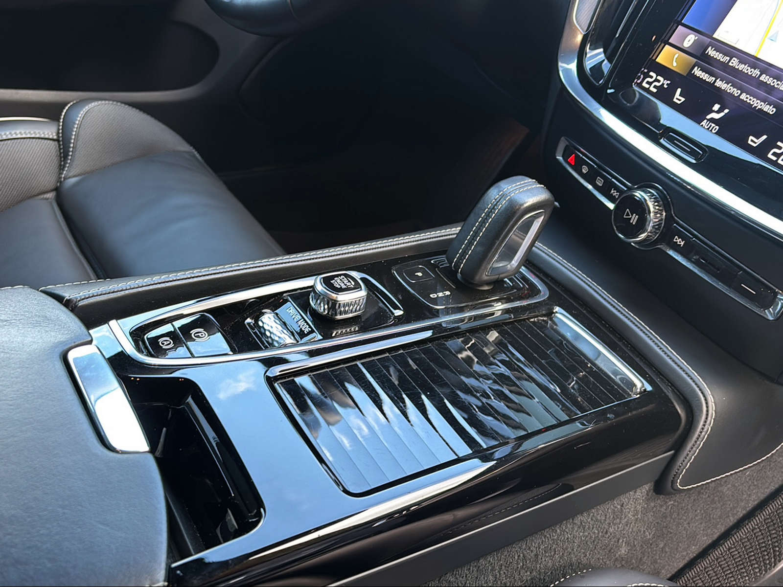 VOLVO V60 T6 eAWD Twin Engine R-Design Geartronic-image-13