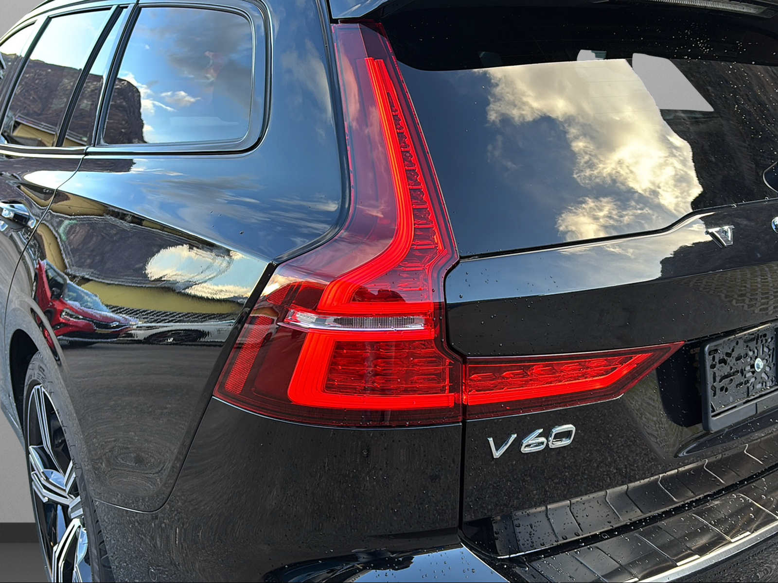 VOLVO V60 T6 eAWD Twin Engine R-Design Geartronic-image-19