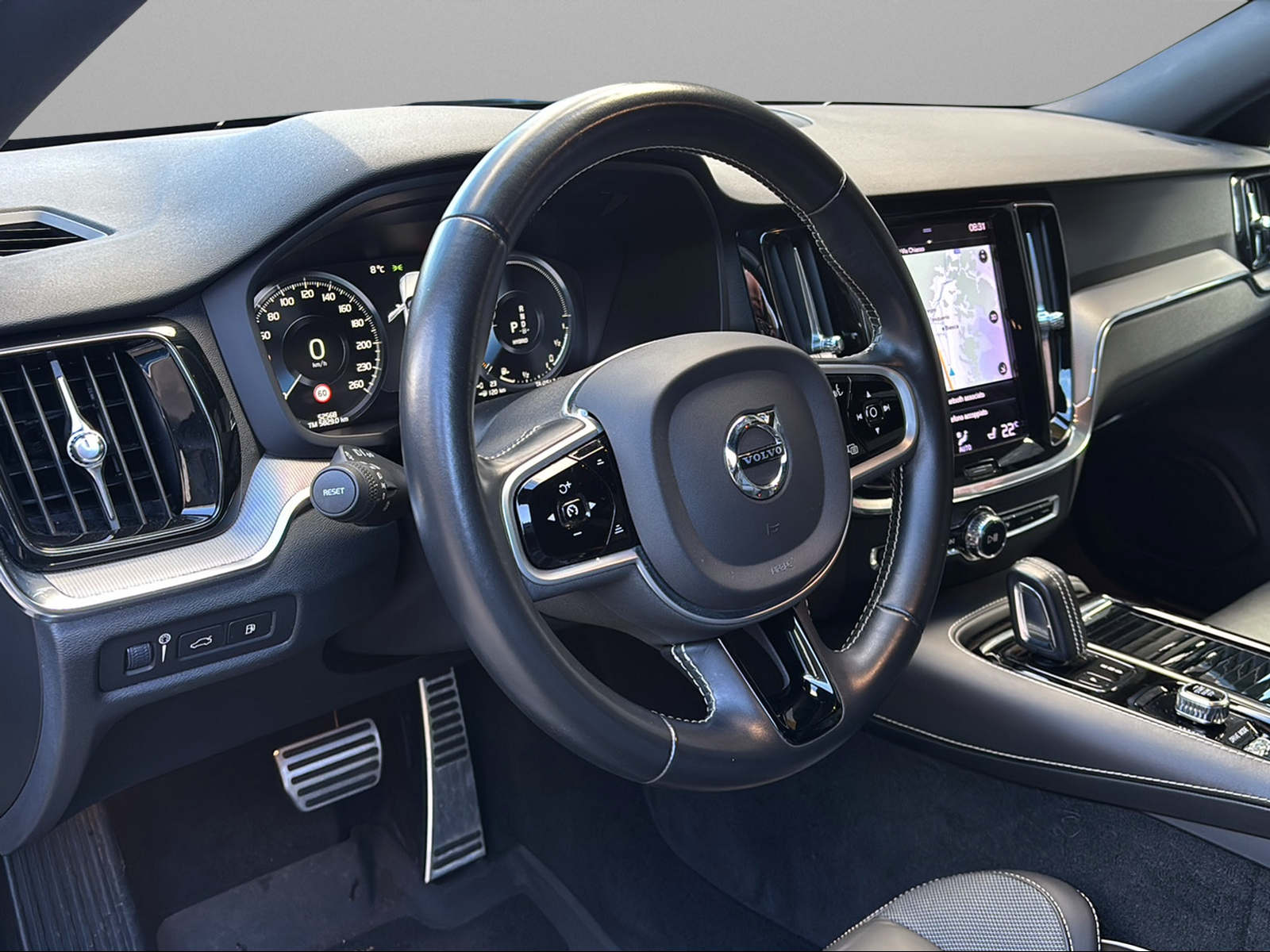 VOLVO V60 T6 eAWD Twin Engine R-Design Geartronic-image-14