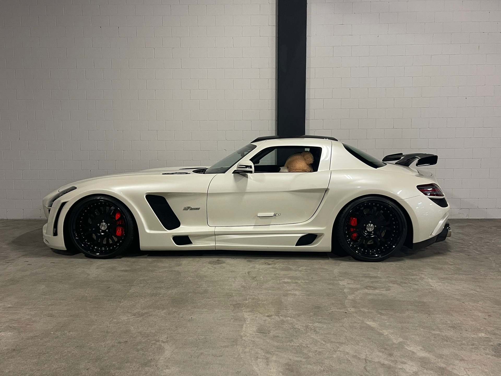 MERCEDES-BENZ SLS 63 AMG Speedshift FAB DESIGN GULLSTREAM-image-0