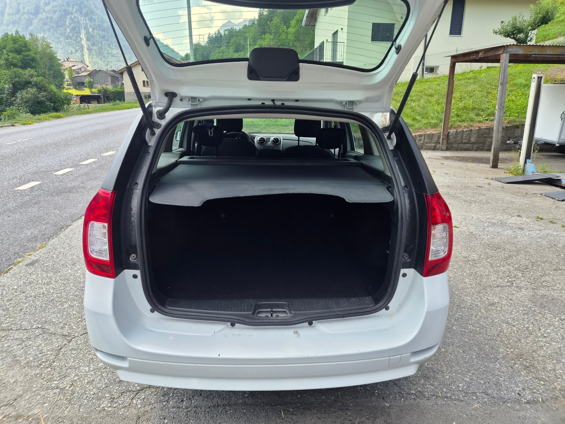 DACIA Logan MCV 1.5 dCi Lauréate-image-6