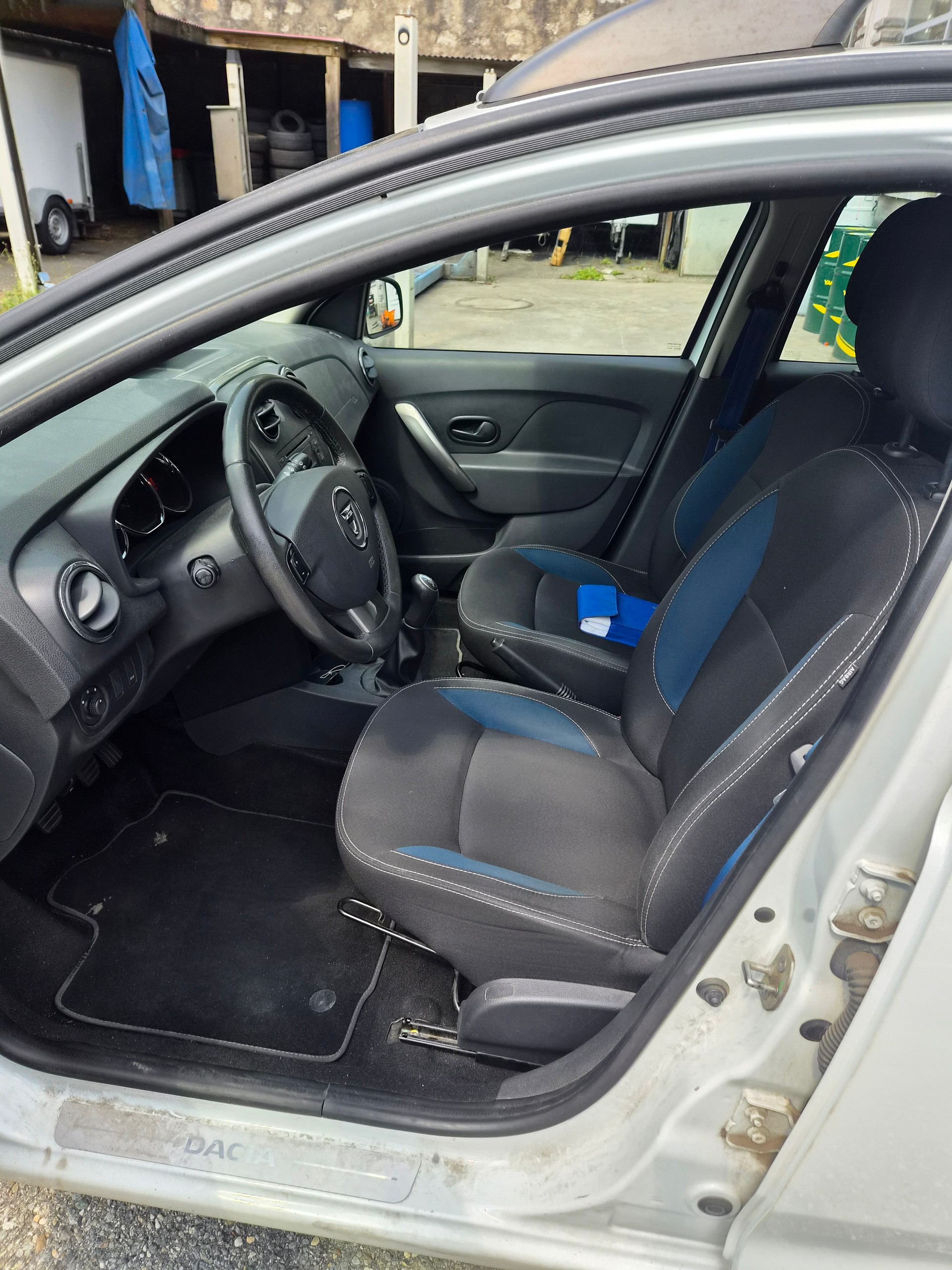 DACIA Logan MCV 1.5 dCi Lauréate-image-8