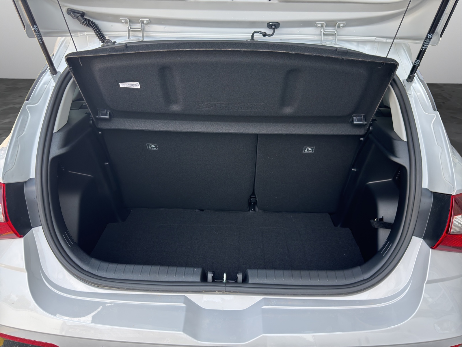 HYUNDAI i20 1.0 T-GDi Amplia Go Pack Safe Tec-image-15