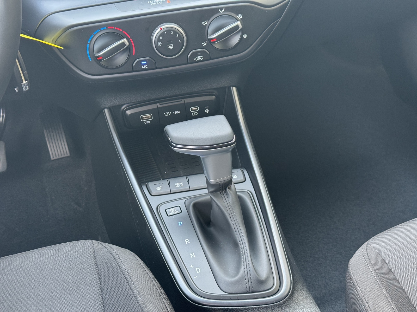 HYUNDAI i20 1.0 T-GDi Amplia Go Pack Safe Tec-image-11