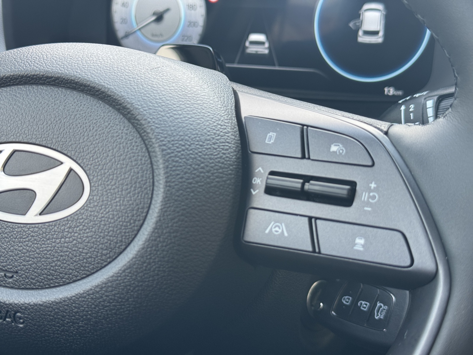 HYUNDAI i20 1.0 T-GDi Amplia Go Pack Safe Tec-image-9