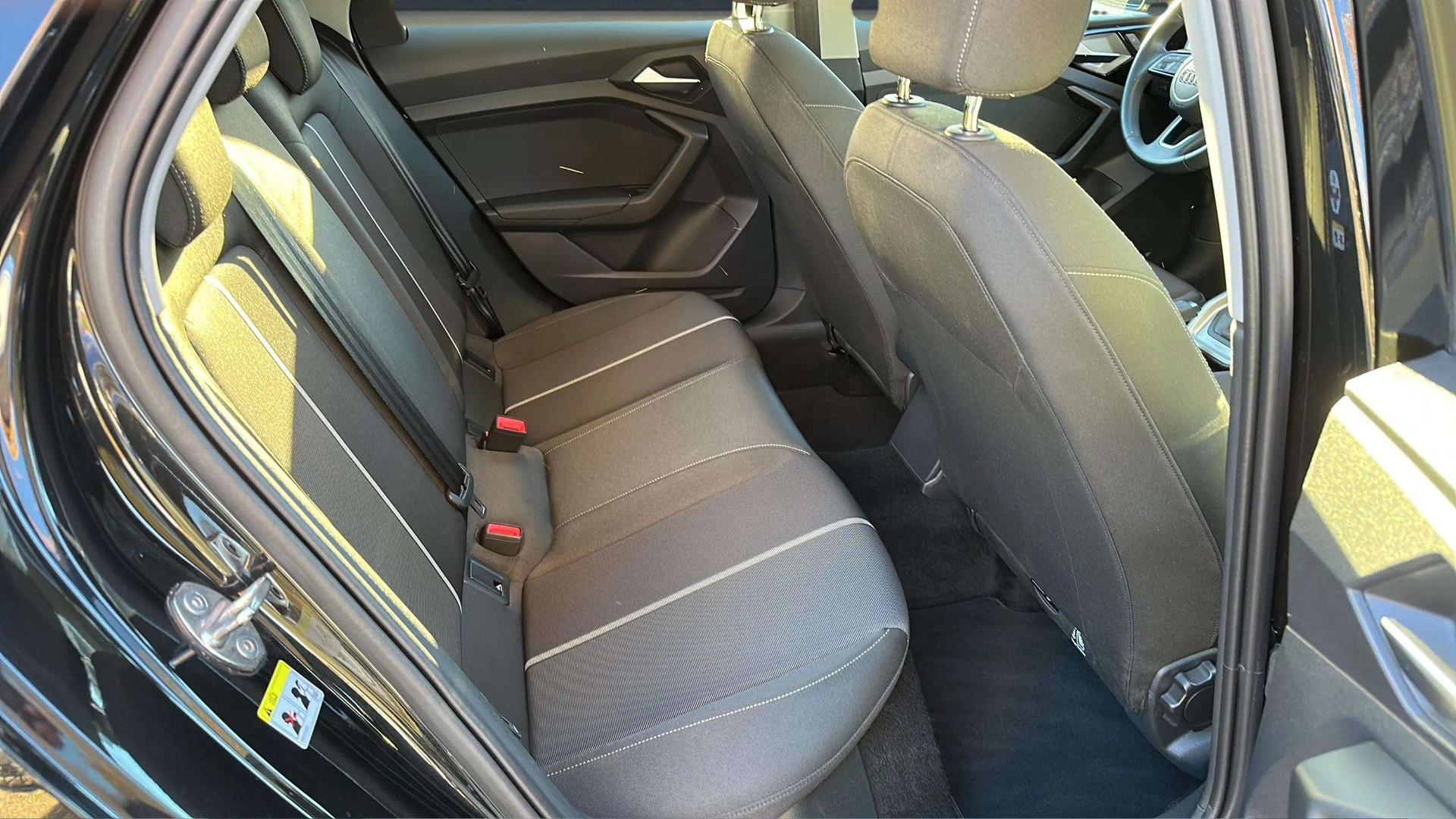 AUDI A1 Sportback 30 TFSI S-tronic Intense mit 5J Werksgarantie oder bis 100000km-image-12