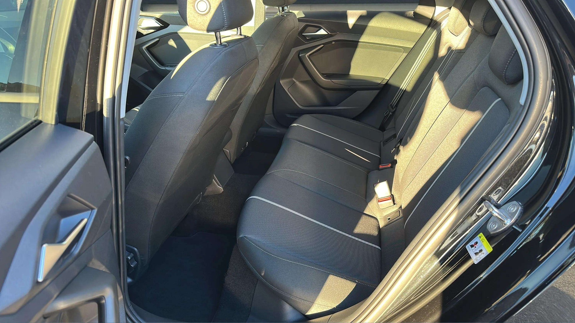 AUDI A1 Sportback 30 TFSI S-tronic Intense mit 5J Werksgarantie oder bis 100000km-image-11