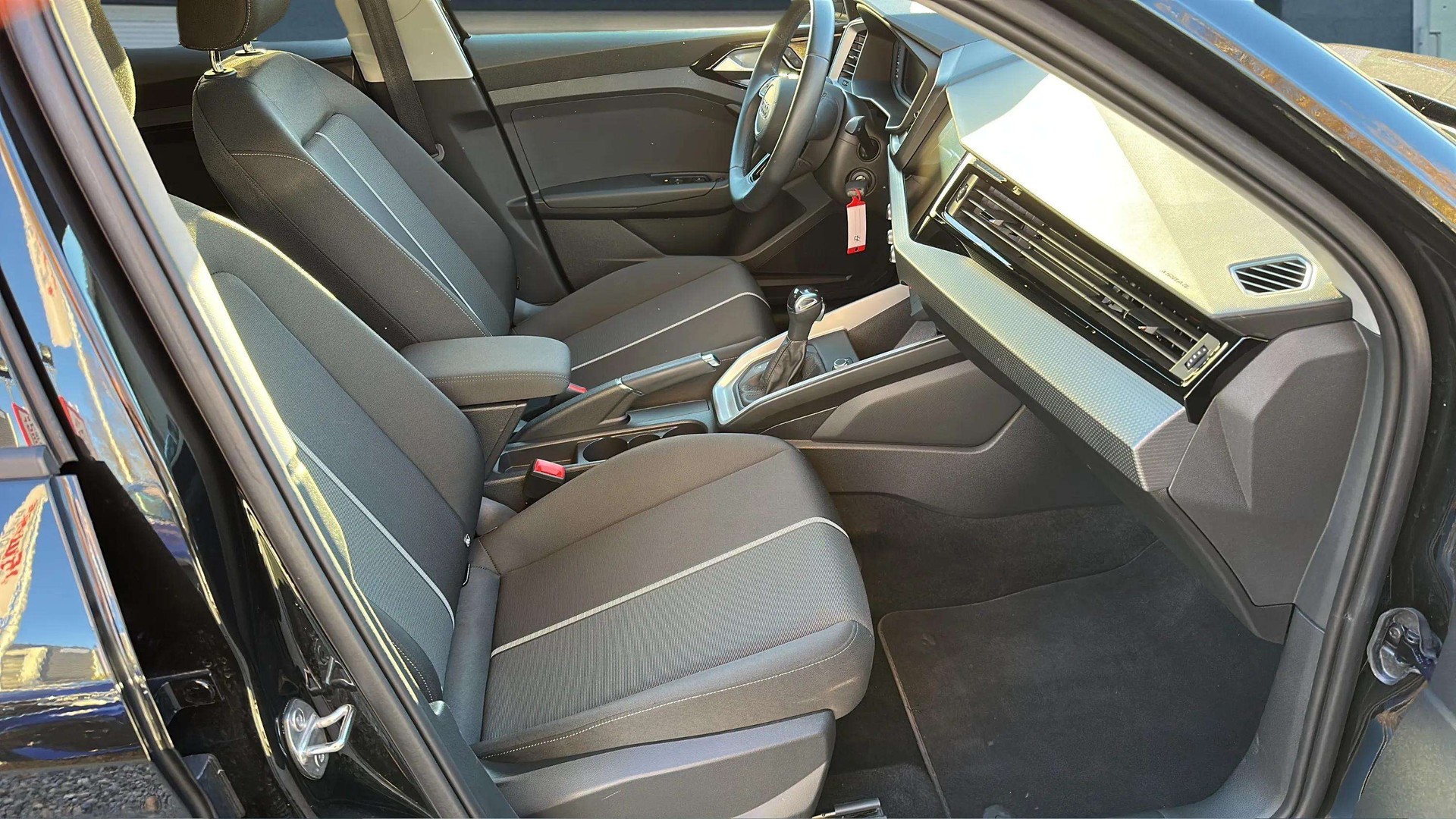 AUDI A1 Sportback 30 TFSI S-tronic Intense mit 5J Werksgarantie oder bis 100000km-image-10