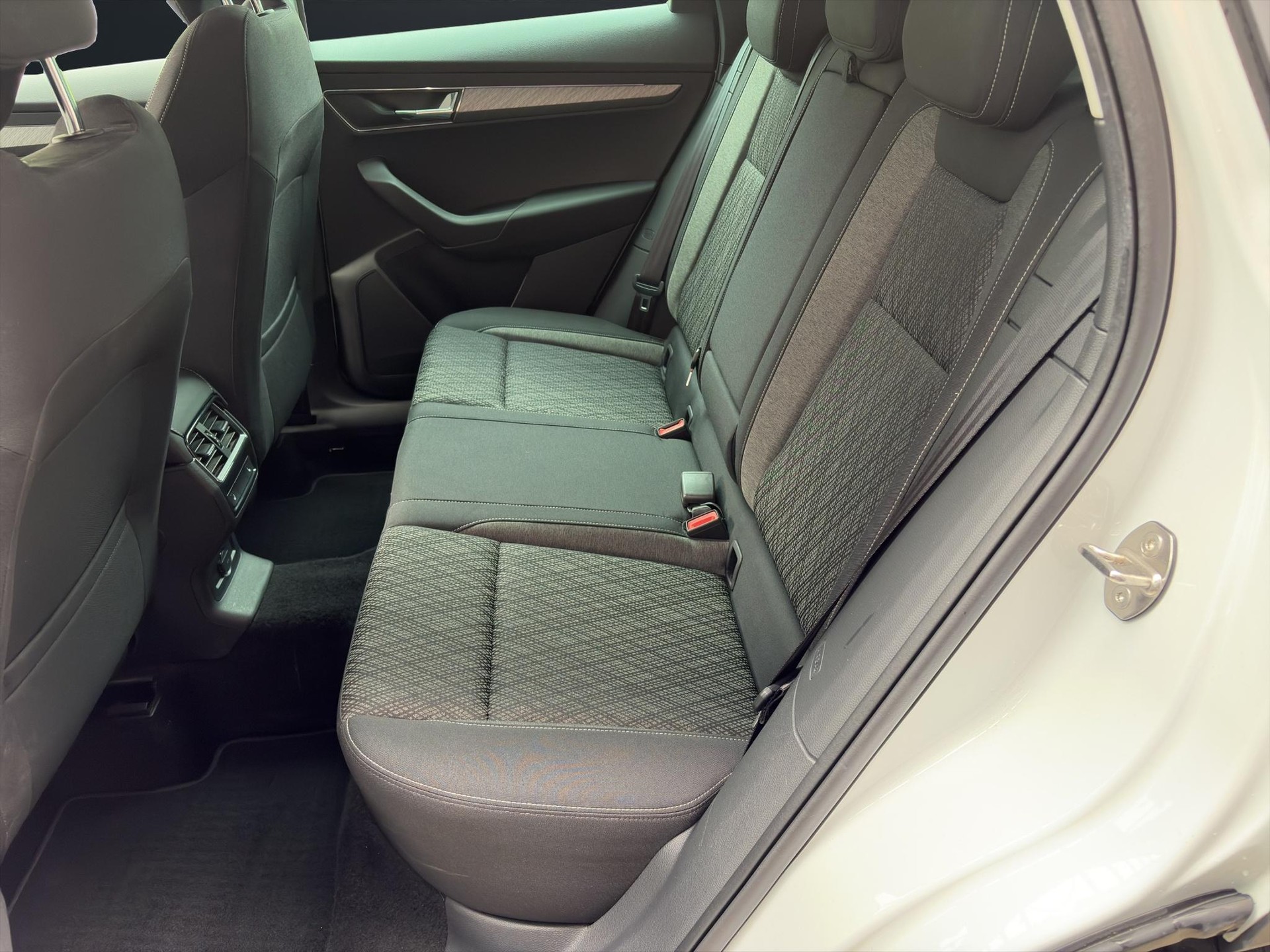 SKODA Karoq 2.0 TDI Style 4x4 DSG-image-5