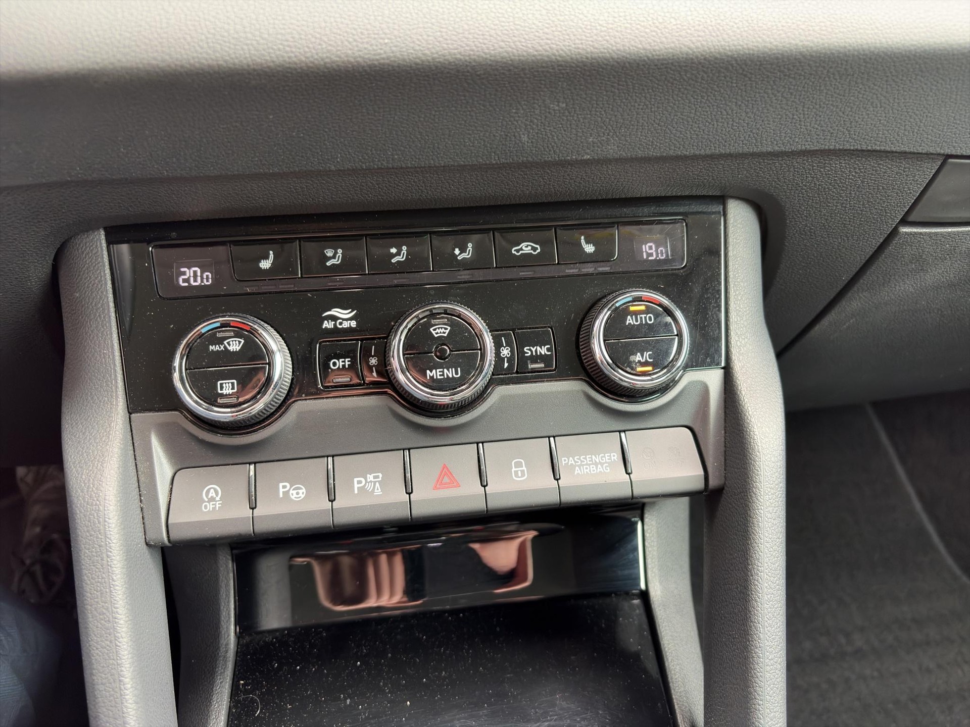 SKODA Karoq 2.0 TDI Style 4x4 DSG-image-14