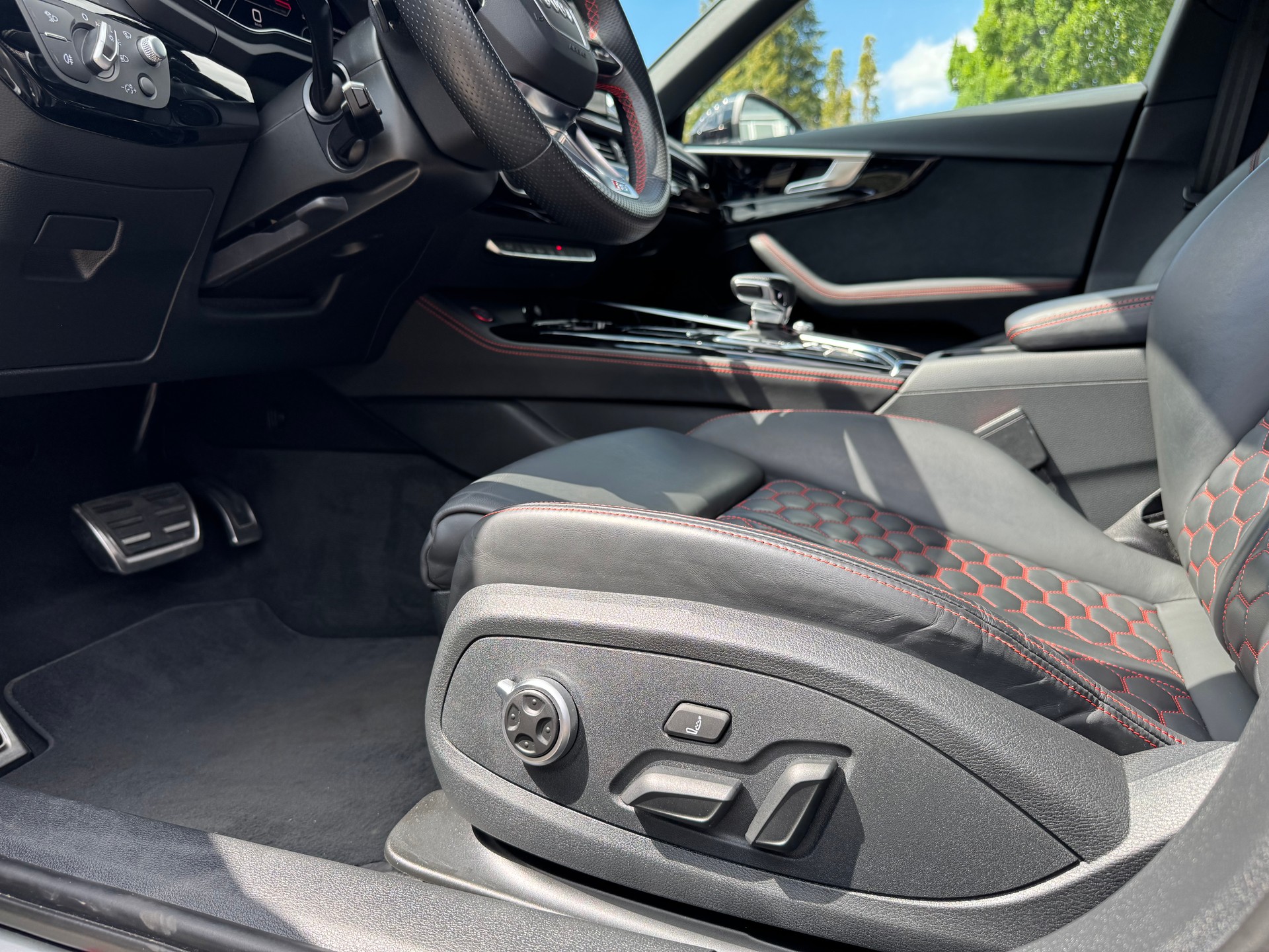 AUDI RS4 Avant quattro tiptronic-image-10