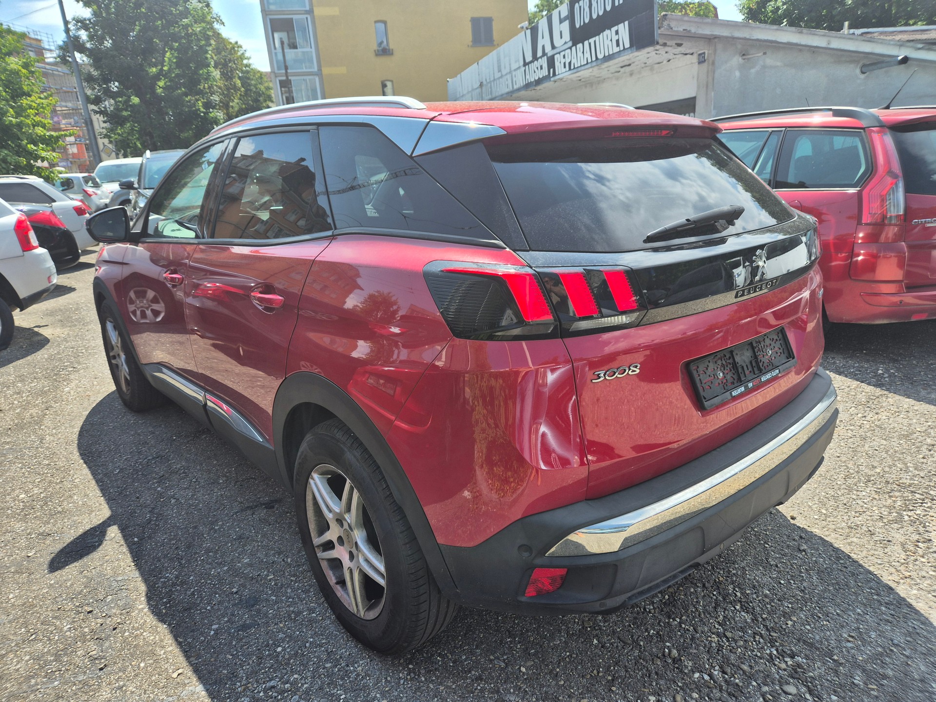 PEUGEOT 3008 1.2 PureTech Allure-image-5