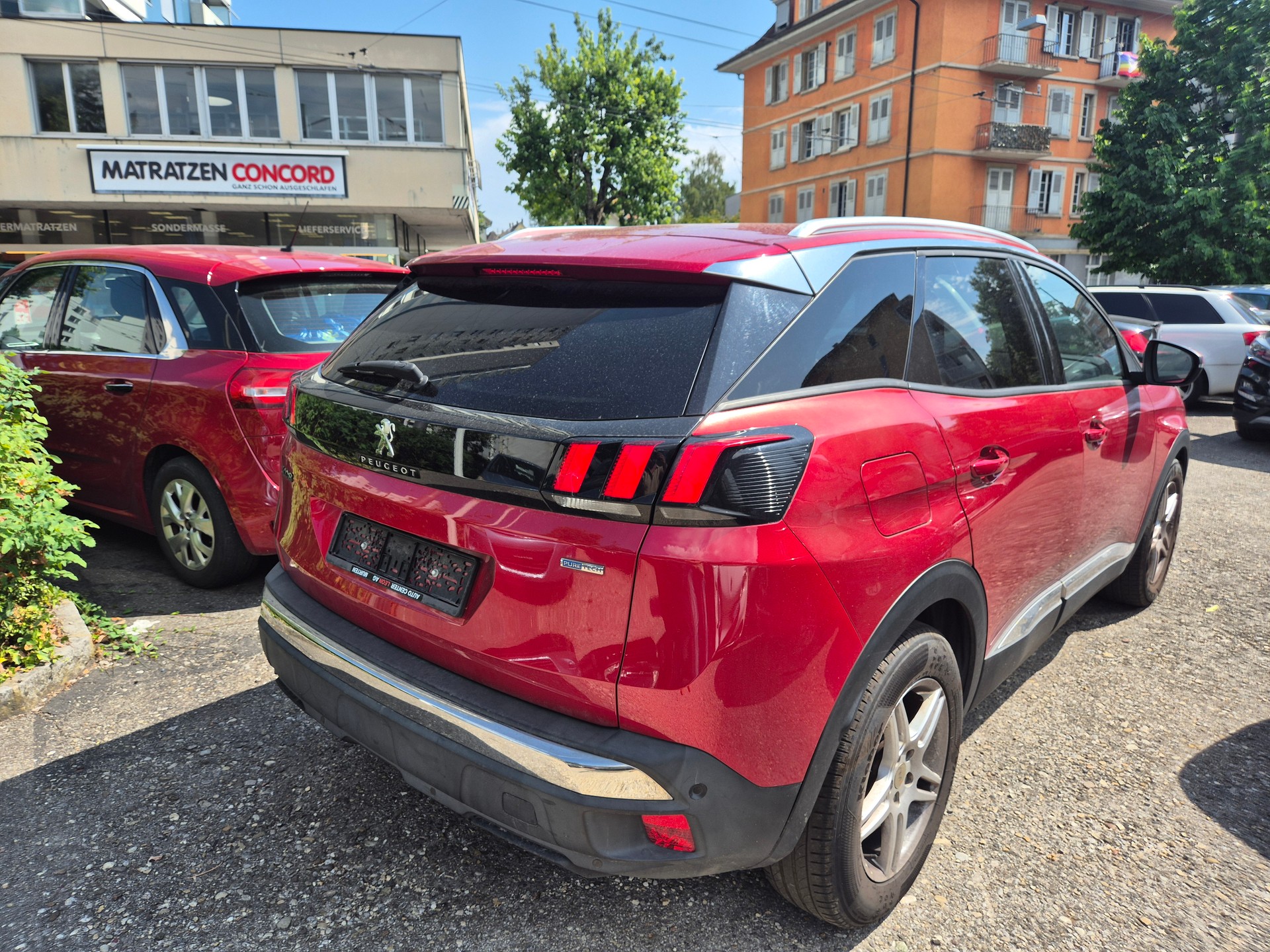 PEUGEOT 3008 1.2 PureTech Allure-image-4