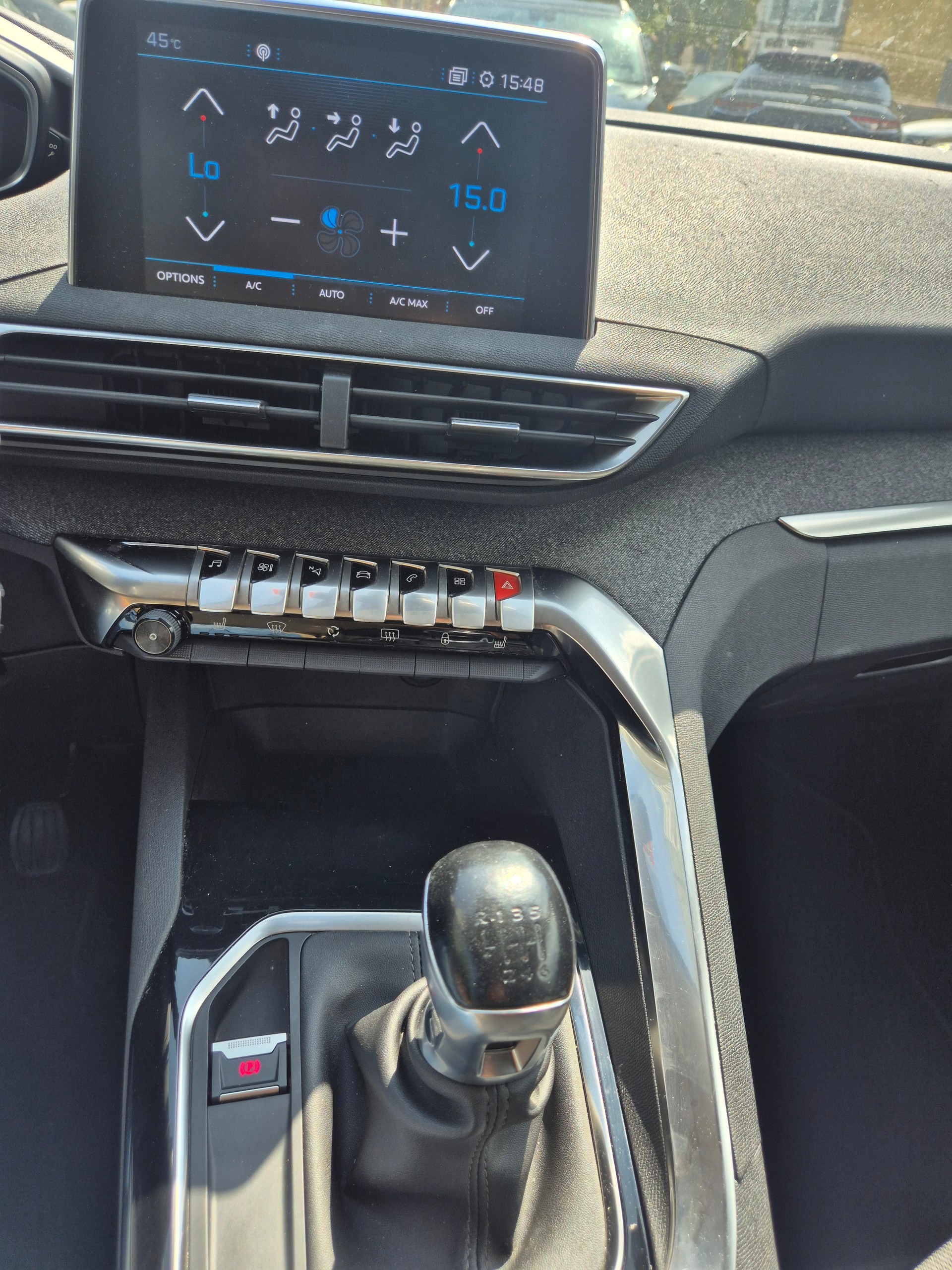 PEUGEOT 3008 1.2 PureTech Allure-image-9