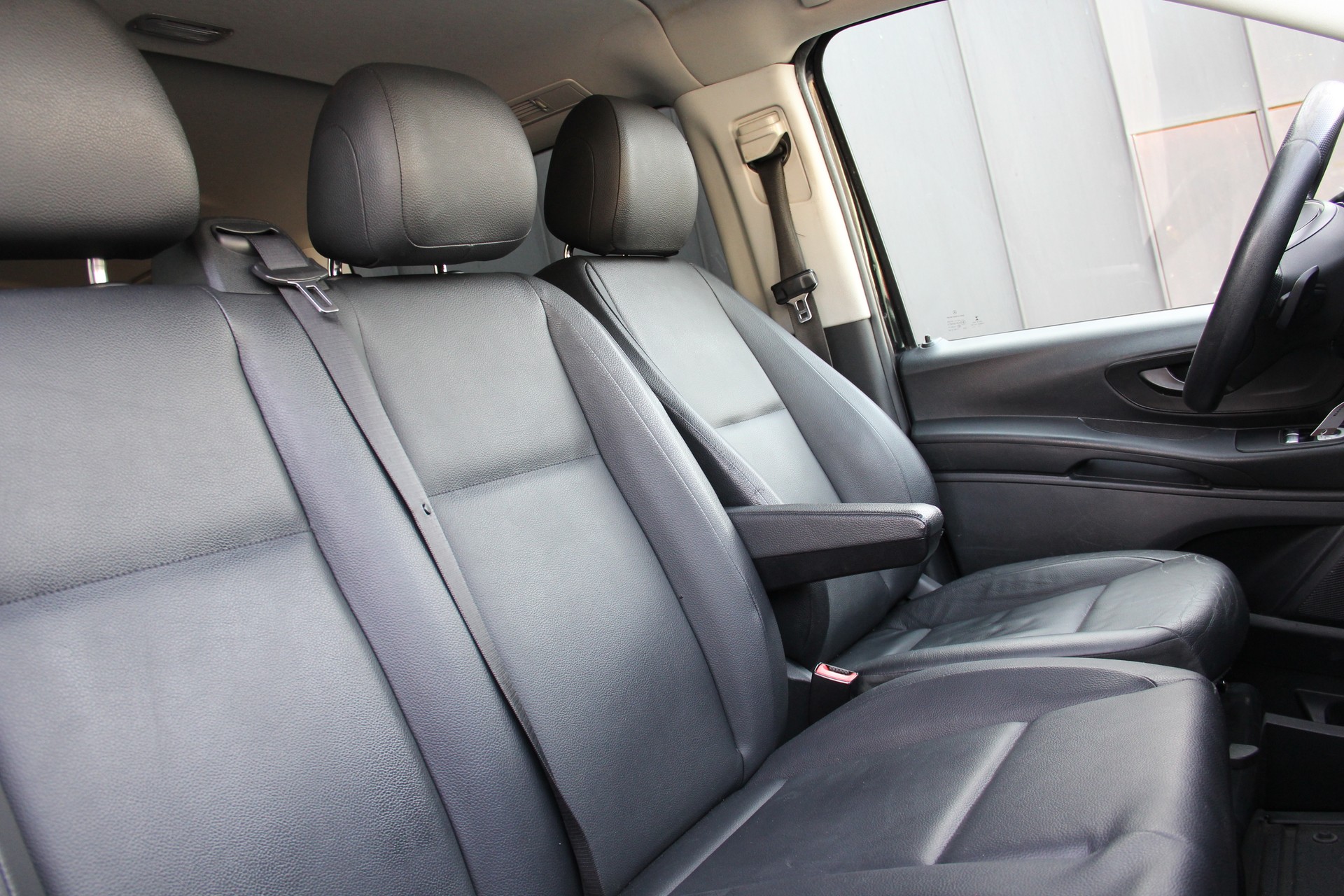 MERCEDES-BENZ Vito 116 BlueTec Tourer Base L 4Matic 7G-Tronic **4X4** **9-SITZE** **FRISCH-AB-MFK**-image-11