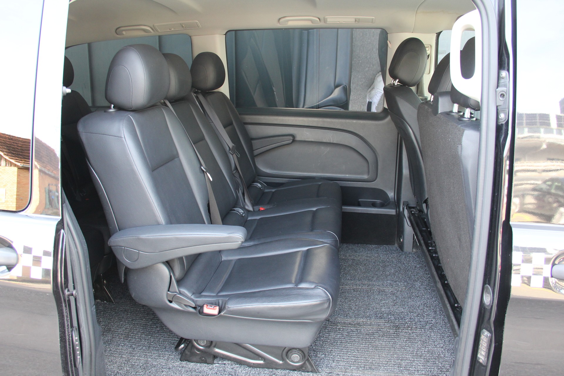 MERCEDES-BENZ Vito 116 BlueTec Tourer Base L 4Matic 7G-Tronic **4X4** **9-SITZE** **FRISCH-AB-MFK**-image-3