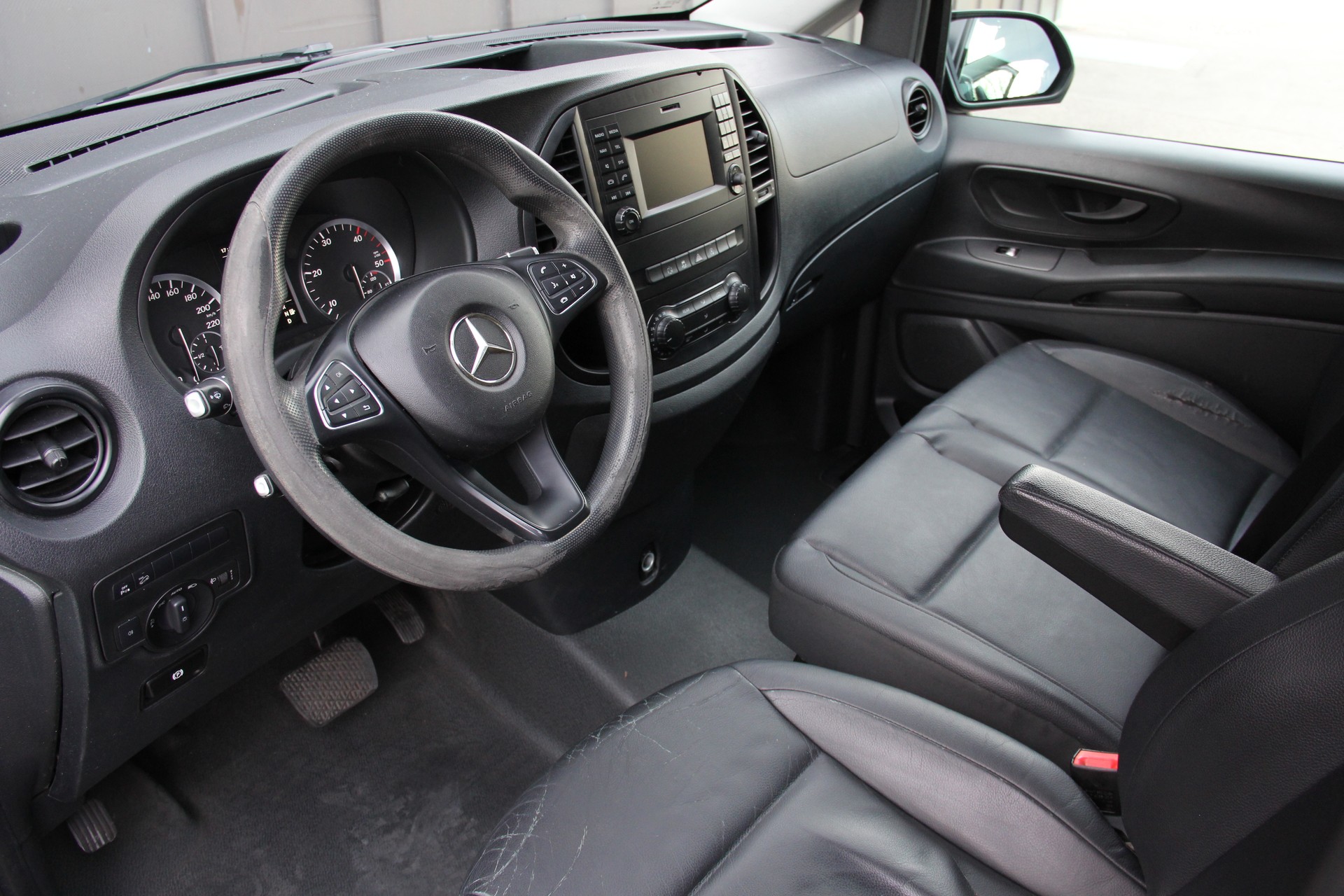 MERCEDES-BENZ Vito 116 BlueTec Tourer Base L 4Matic 7G-Tronic **4X4** **9-SITZE** **FRISCH-AB-MFK**-image-12