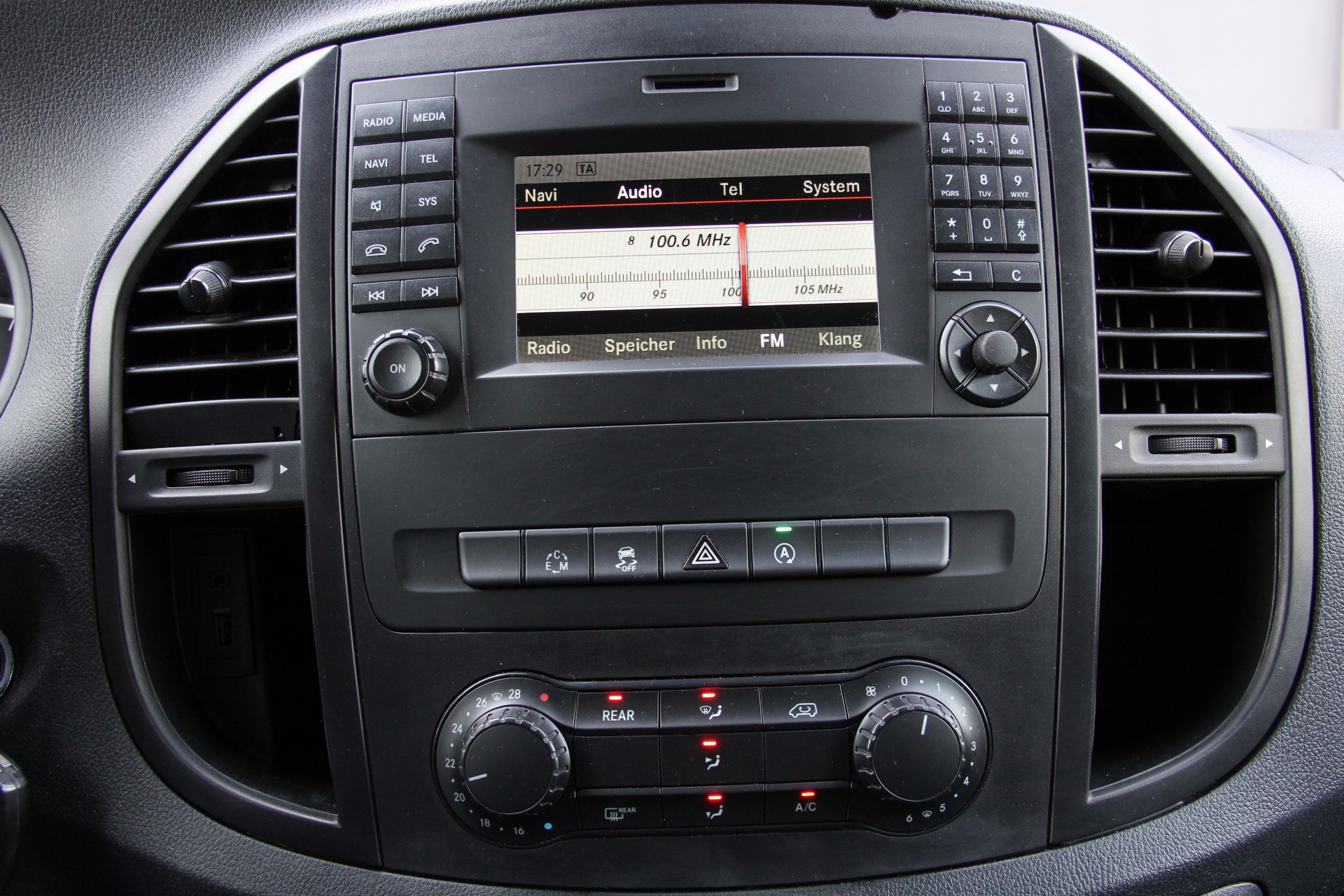MERCEDES-BENZ Vito 116 BlueTec Tourer Base L 4Matic 7G-Tronic **4X4** **9-SITZE** **FRISCH-AB-MFK**-image-14