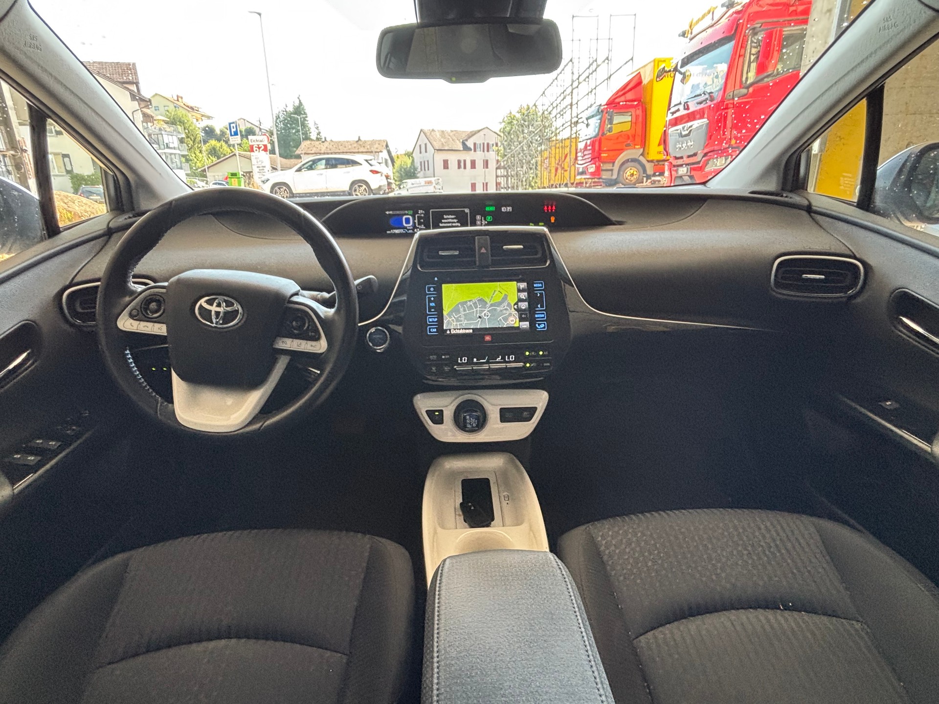 TOYOTA PRIUS-image-8
