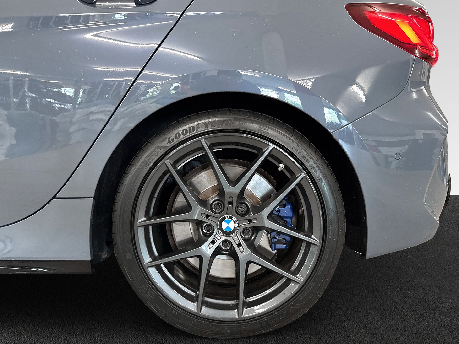 BMW M135i xDrive Steptronic-image-8