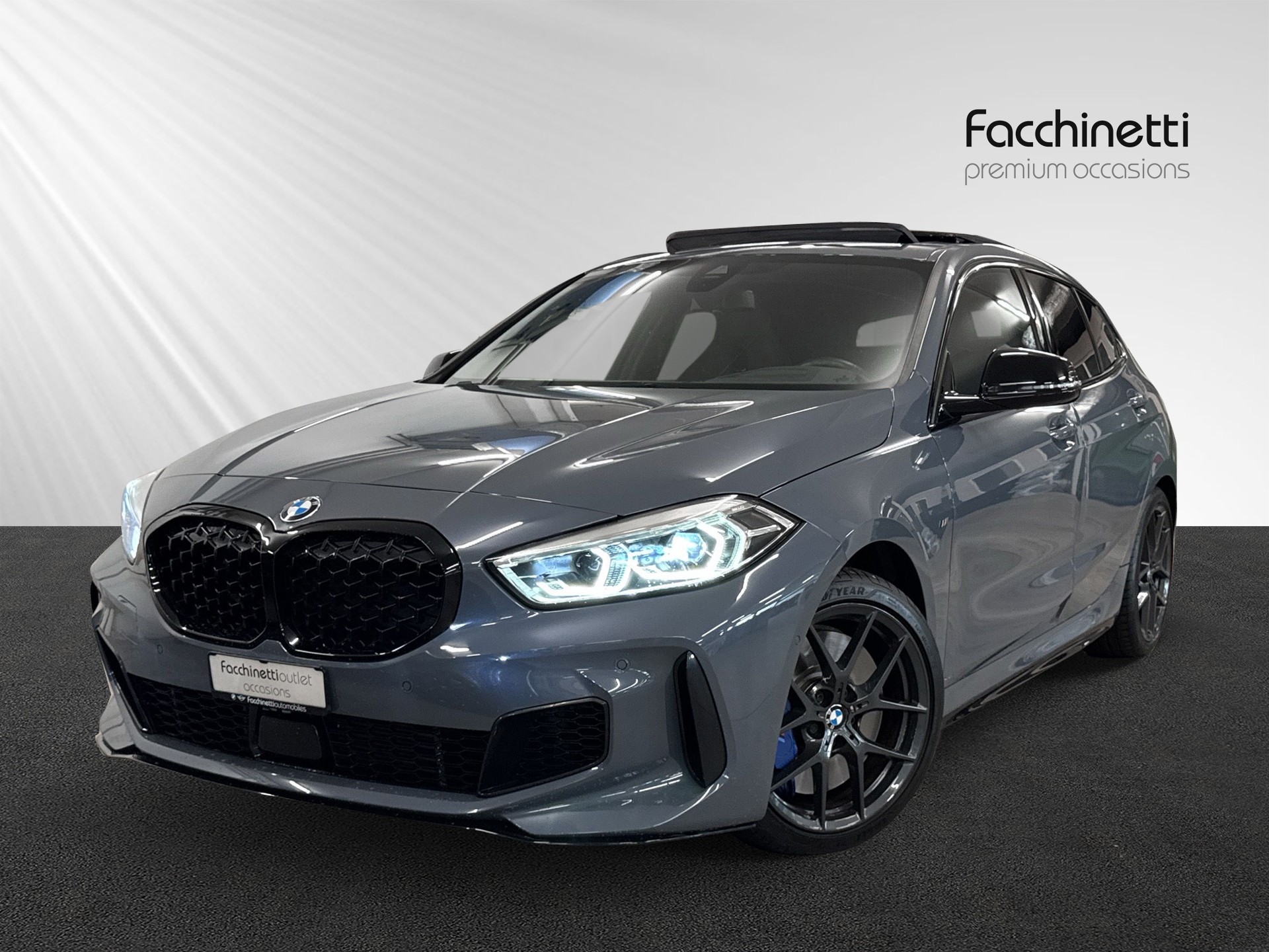 BMW M135i xDrive Steptronic-image-0