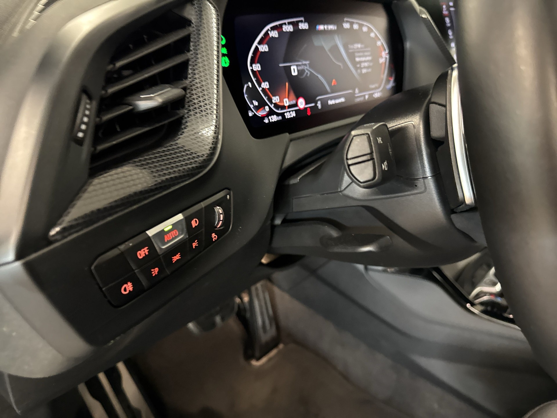 BMW M135i xDrive Steptronic-image-18