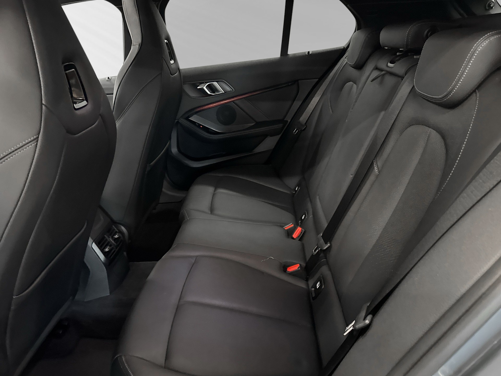 BMW M135i xDrive Steptronic-image-6