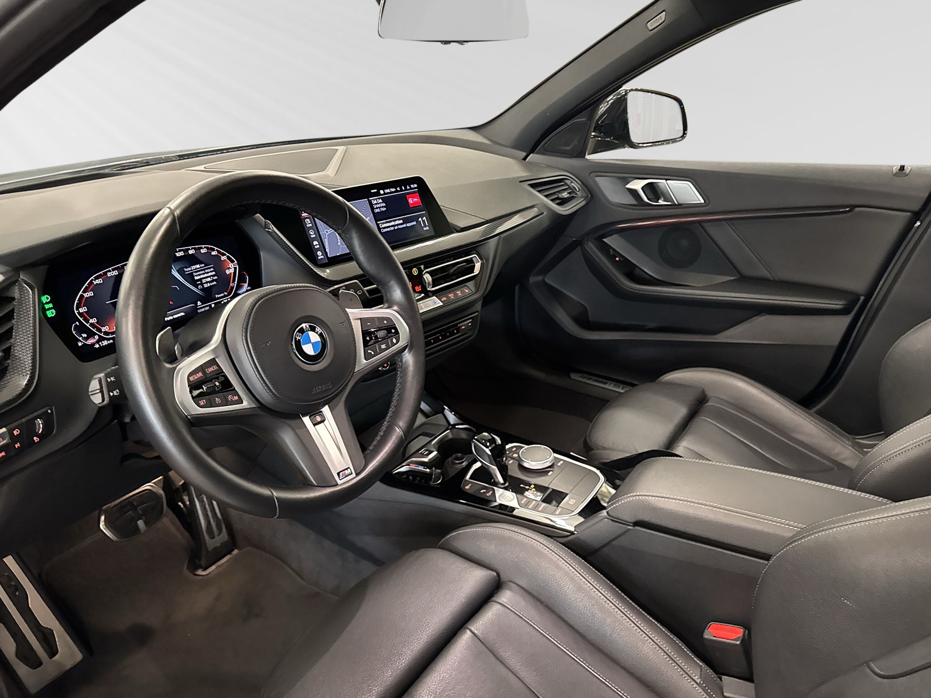 BMW M135i xDrive Steptronic-image-3