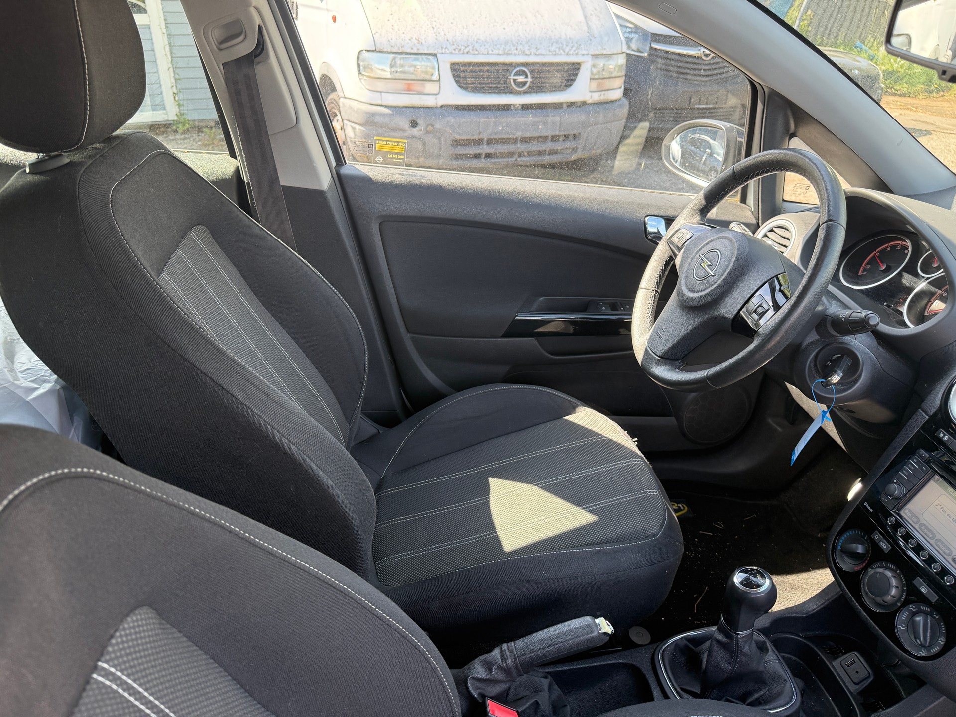 OPEL Corsa 1.4 Turbo Color Edition-image-9