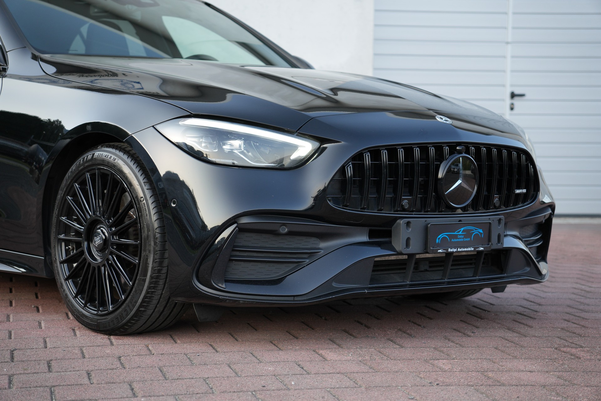 MERCEDES-BENZ C 220 d AMG Line-image-10
