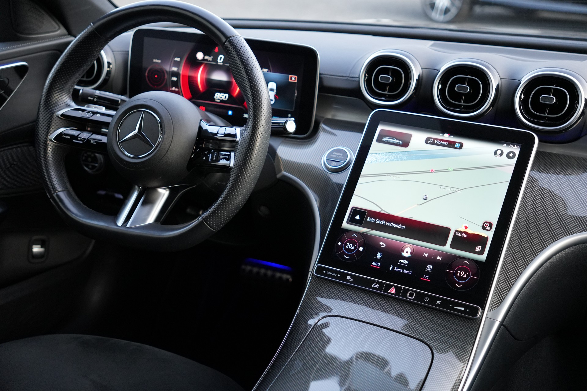 MERCEDES-BENZ C 220 d AMG Line-image-15