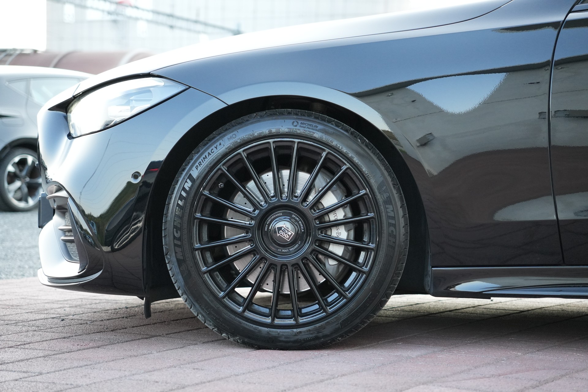 MERCEDES-BENZ C 220 d AMG Line-image-8