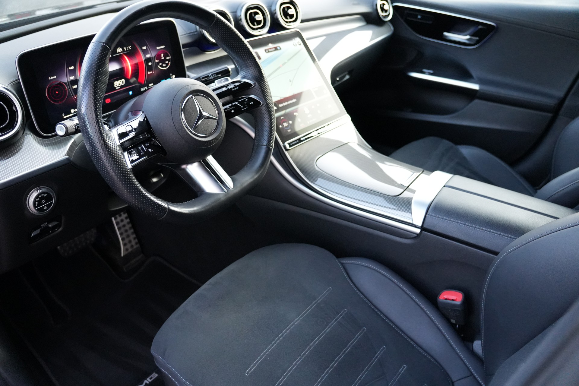 MERCEDES-BENZ C 220 d AMG Line-image-12