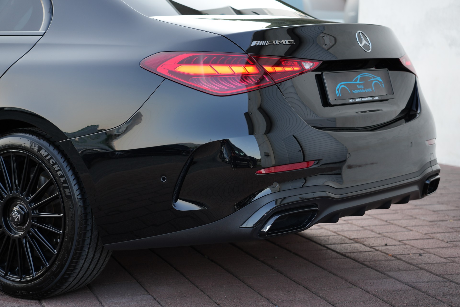 MERCEDES-BENZ C 220 d AMG Line-image-4