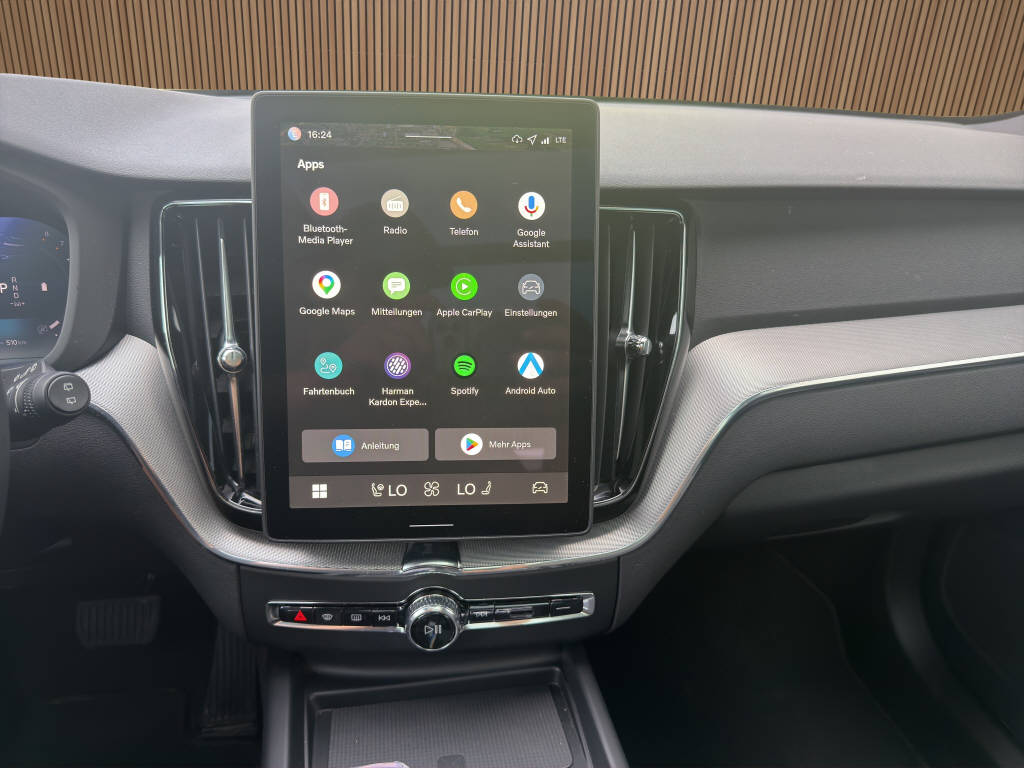 VOLVO XC60 2.0 B5 MH Plus Black Edition Plus AWD-image-19