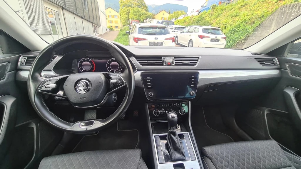 SKODA Superb Combi 2.0 TDi Ambition 4x4 DSG ** 200 PS ** Gr-Navi ** RF-Kamera ** ACC ** Totwinkel-Assistent ** Frisch Ab MFK & Service-image-10