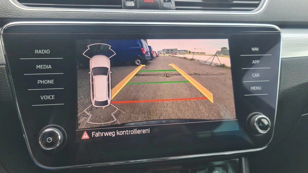 SKODA Superb Combi 2.0 TDi Ambition 4x4 DSG ** 200 PS ** Gr-Navi ** RF-Kamera ** ACC ** Totwinkel-Assistent ** Frisch Ab MFK & Service-image-9